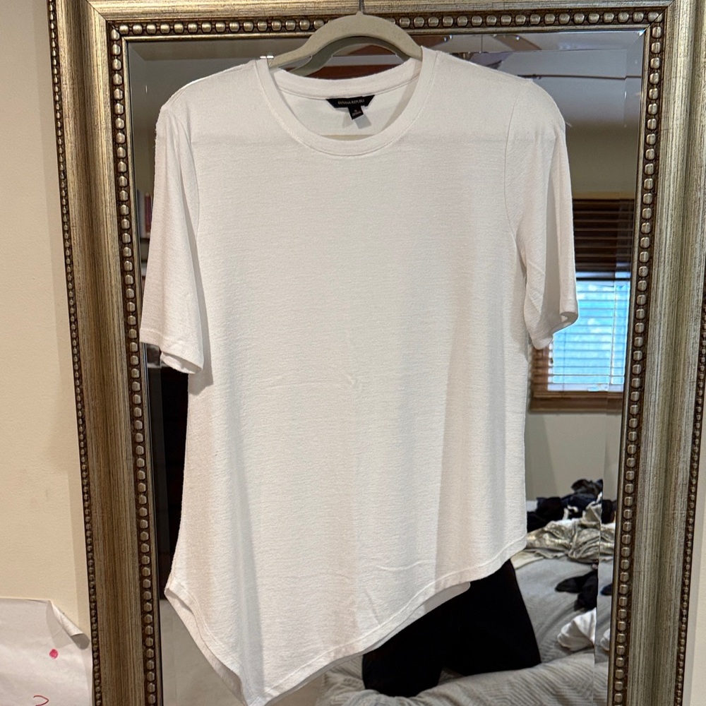 Banana Republic women’s Asymmetrical Hem Shirt